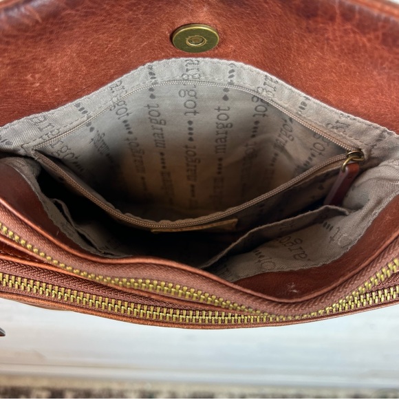 Margot Hobo Crossbody Purse Brown Leather Bag Pockets Adjustable Strap Logo - Picture 4 of 14